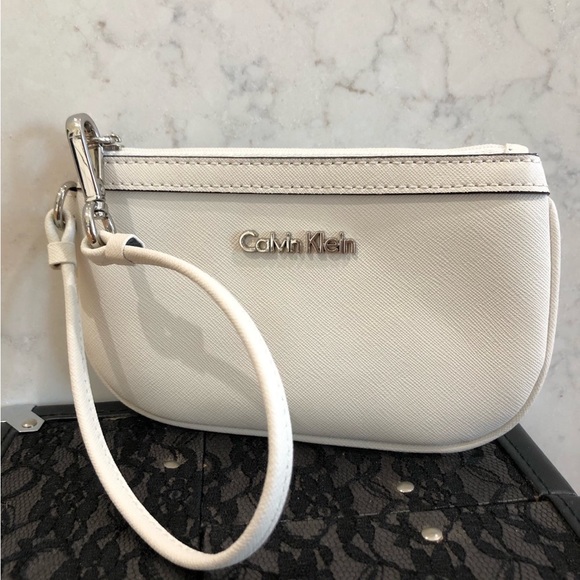 Calvin Klein Handbags - NEW Calvin Klein Wristlet!